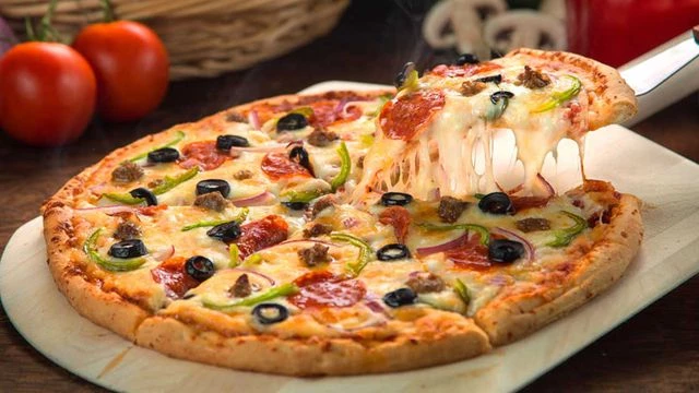 السعرات الحرارية فى البيتزا