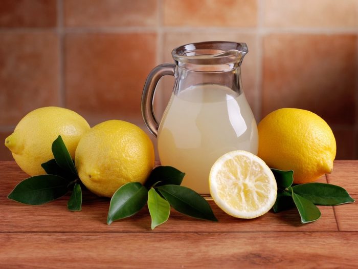 عصير الليمون لتفتيح البشرة